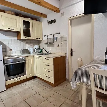 Karlo Apartment